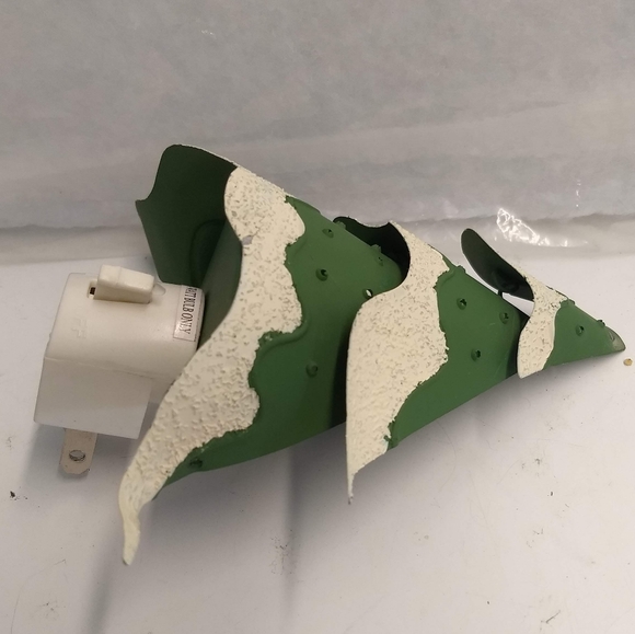 Evergreen Metal 2D Layered Pine Tree Christmas Night Light Holiday Décor 4"h - Picture 5 of 6